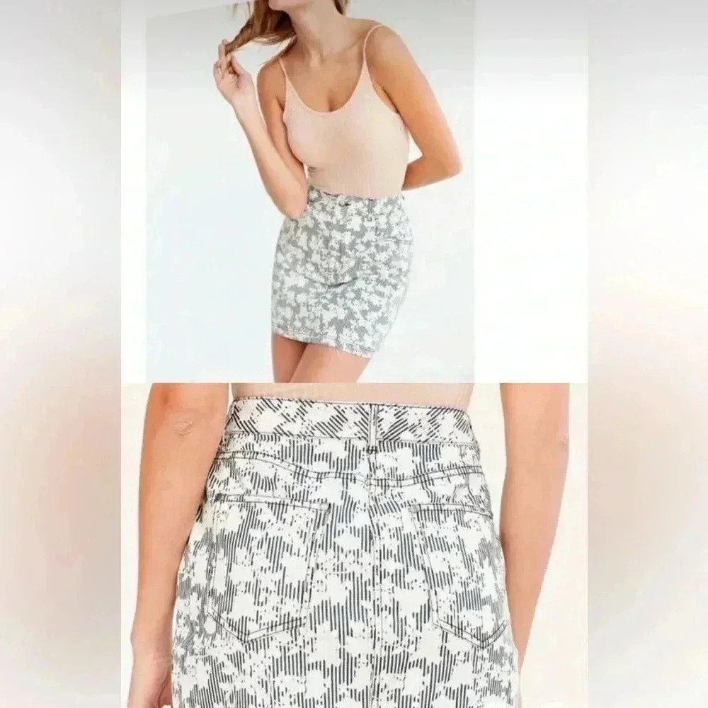 BDG Urban Outfitters Floral Print Denim Skirt Size 0
